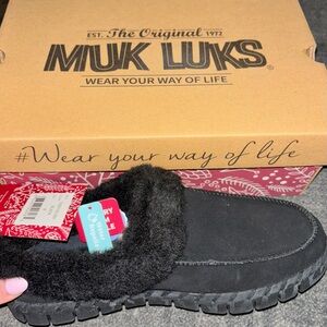 Muk luks black slipper